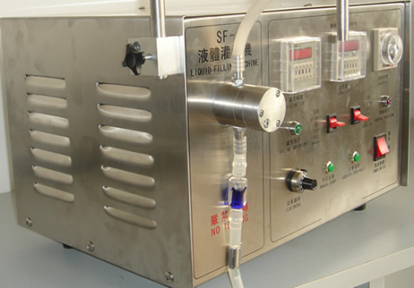 磁力泵液体灌装机细节2